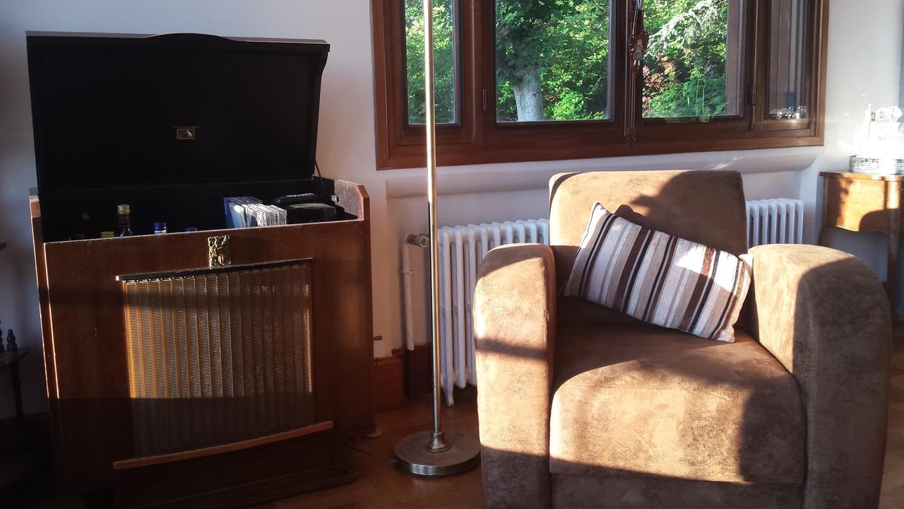 13 Bees Bed & Breakfast กงโฟลองส์ ภายนอก รูปภาพ